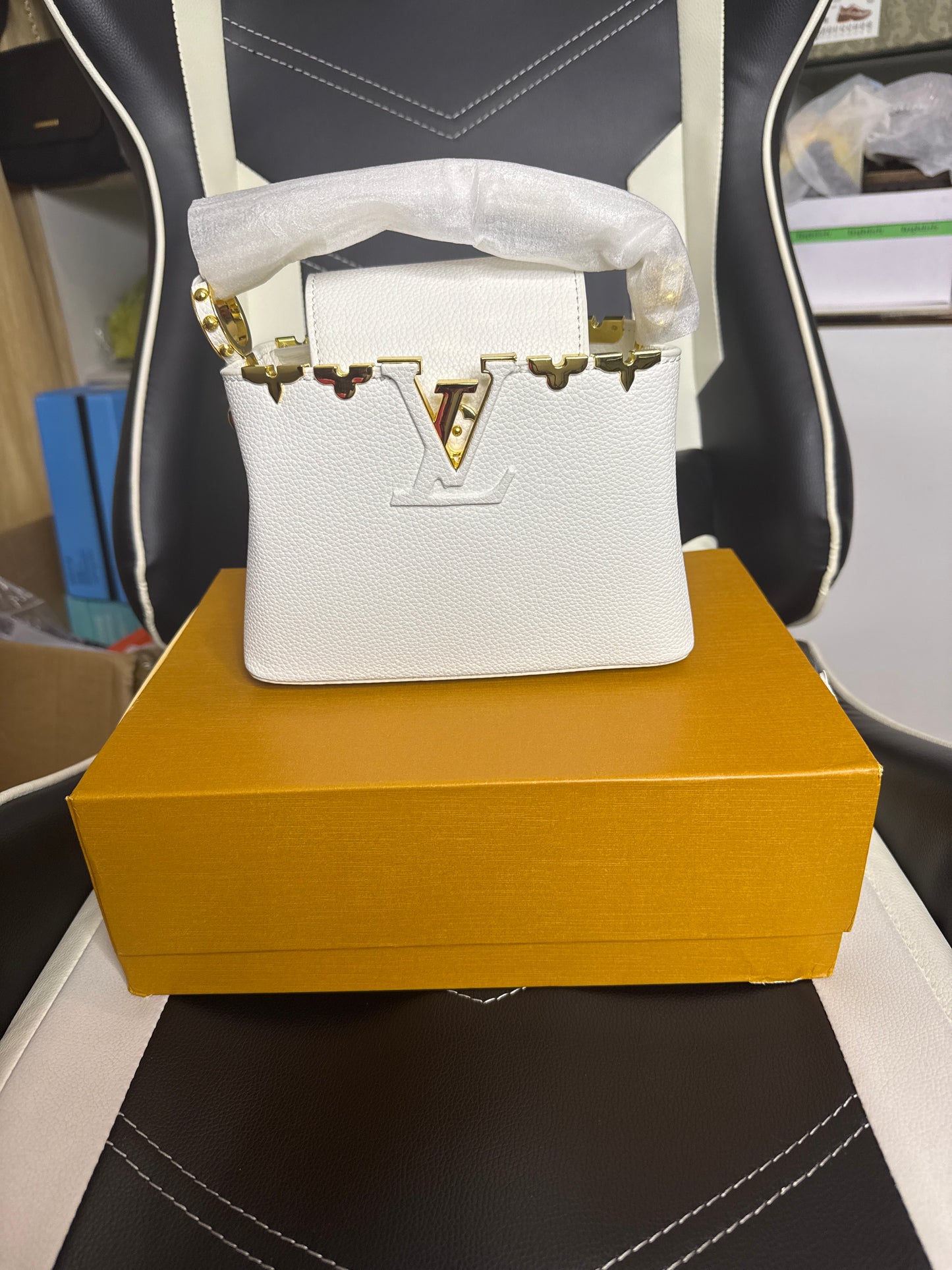 Lv (small)